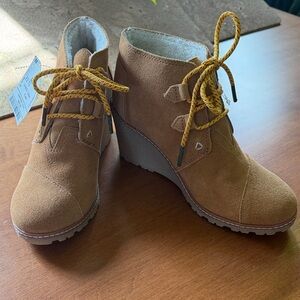 TOMS Wedge Ankle Boots in Camel Suede with Contrast Laces